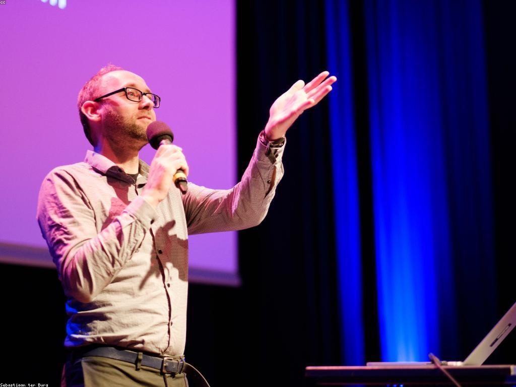 ការផ្តល់សេវាកម្មនិងការជួយសរសេរឲ្យកាន់តែប្រសើរ