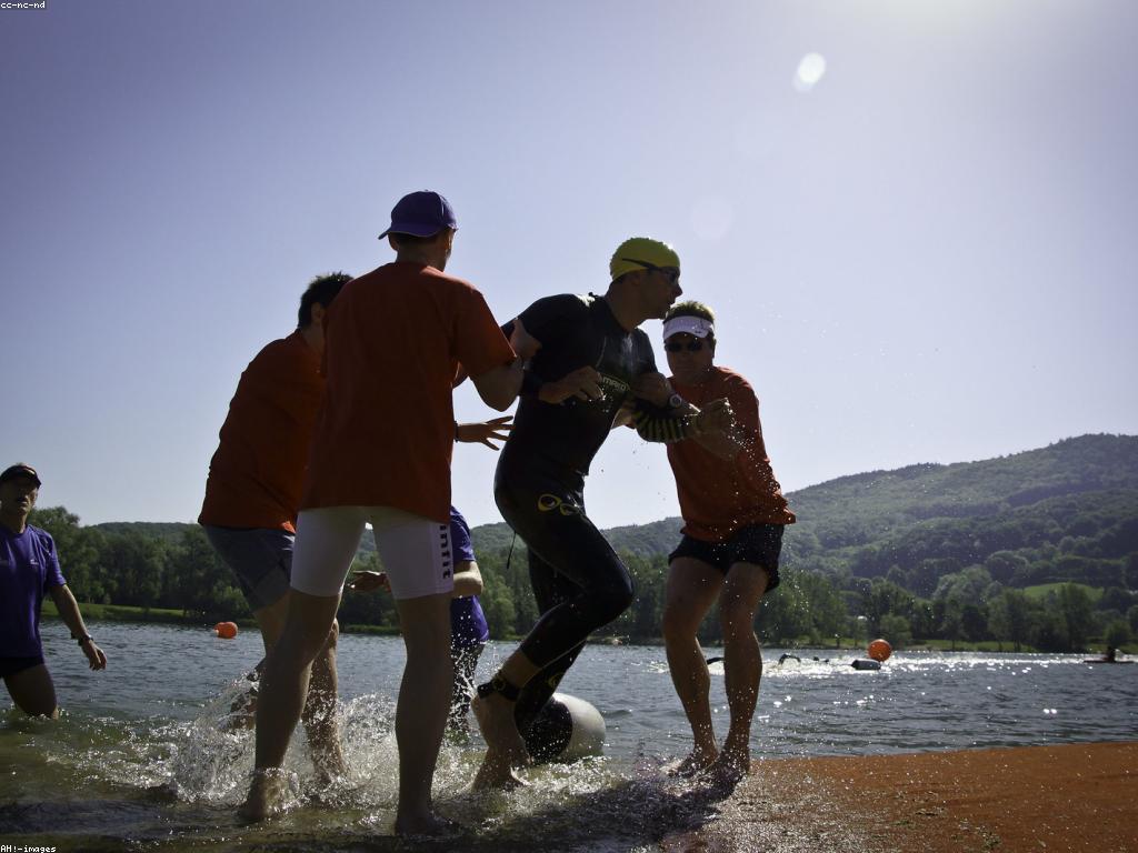 ការប្រកួតកីឡា និងជំនួយ: ការស្វែងយល់ពីរបៀបជួយគ្នានៅក្នុងពិភពកីឡា